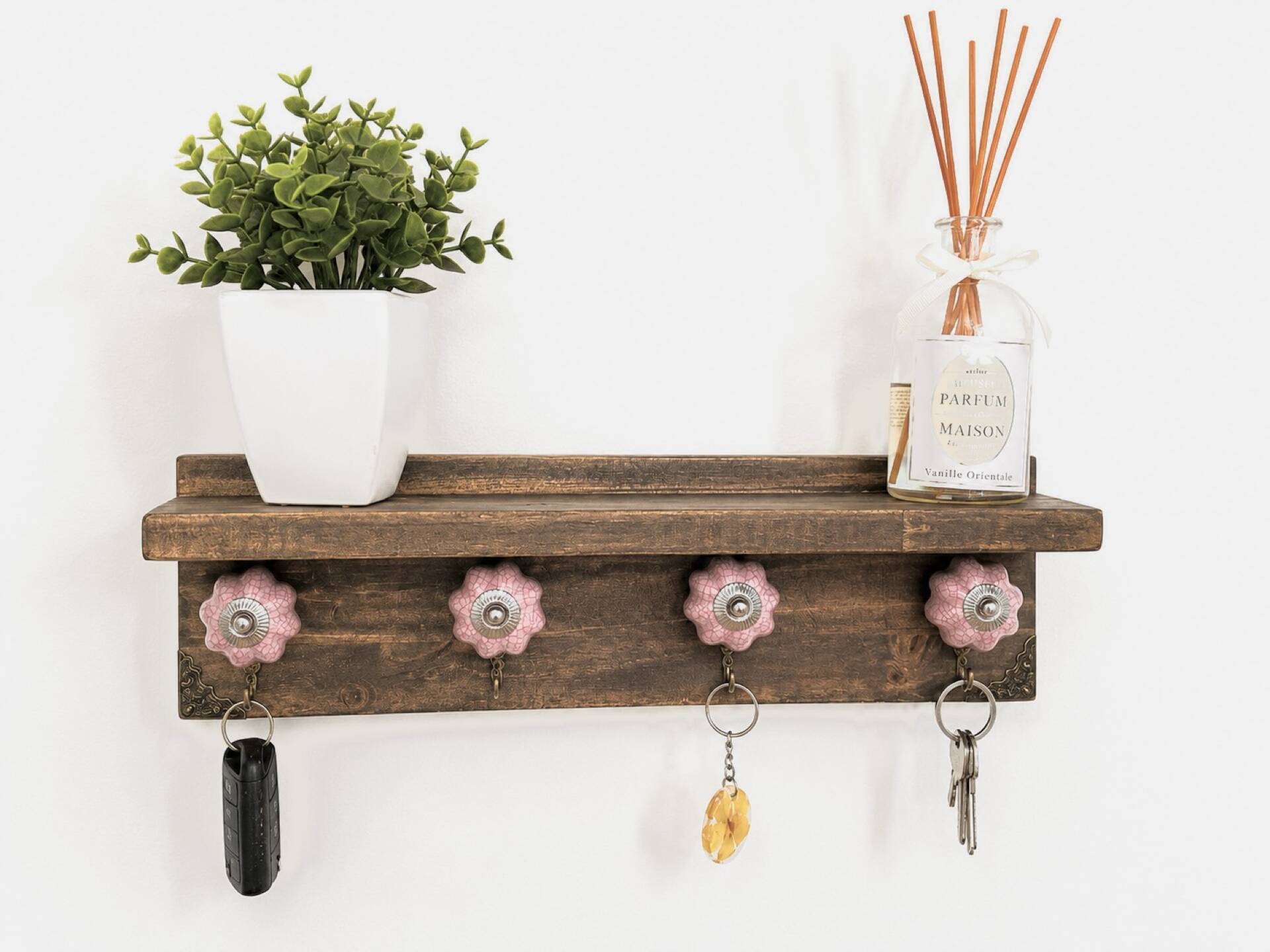 "Wall-mounted key holder shelf in wood, chic country / vintage / shabby style"