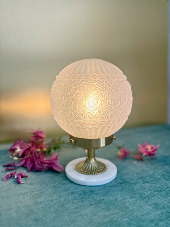 Art Deco lamp from the 1930s with a floral globe.