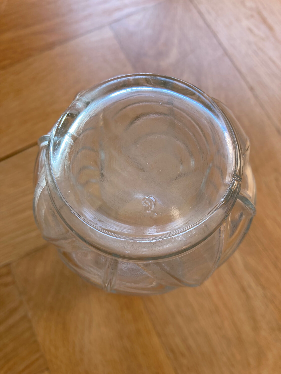 Molded glass bulb vase