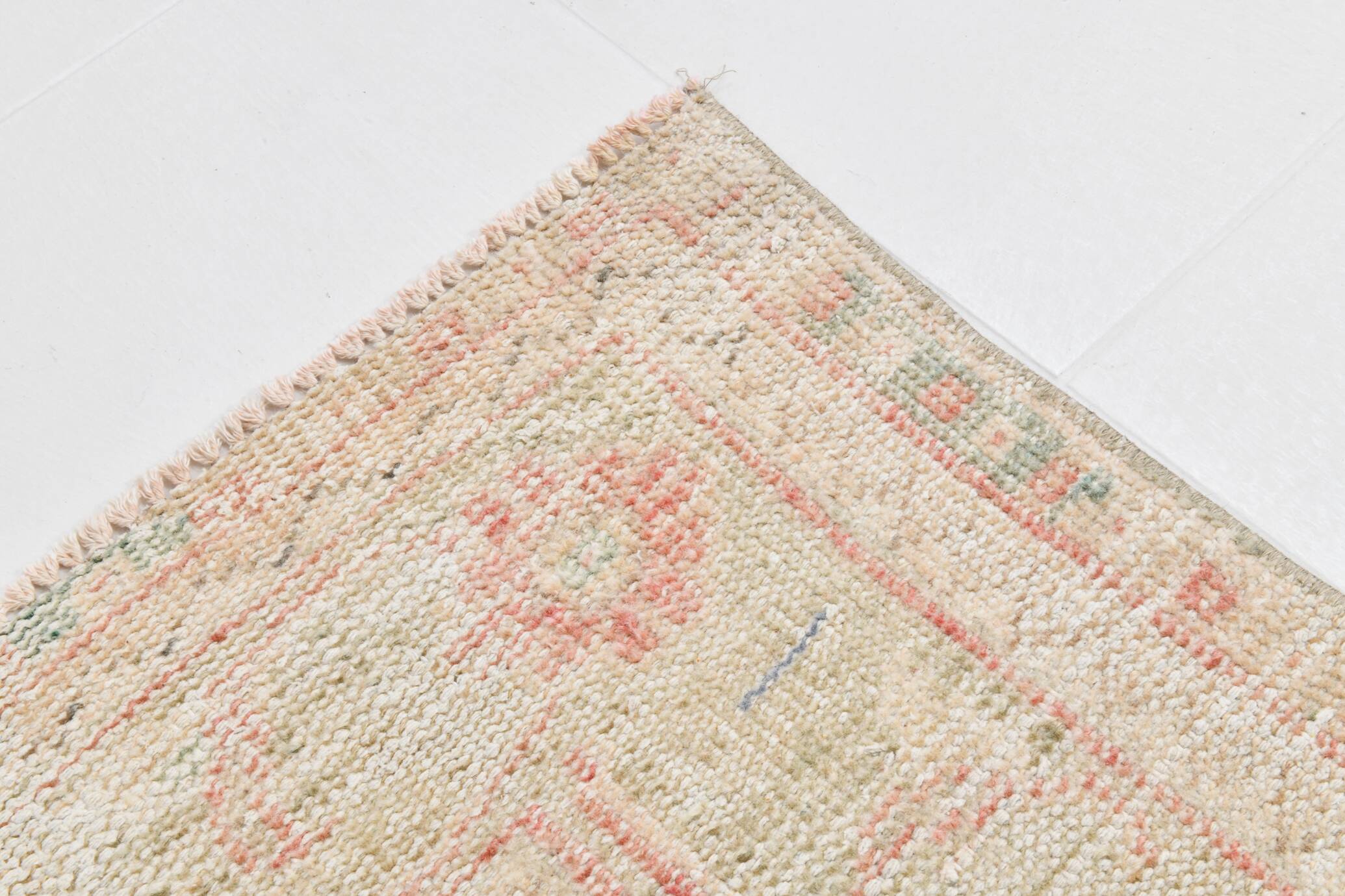 6x9 Pale Red & Beige Vintage Rug