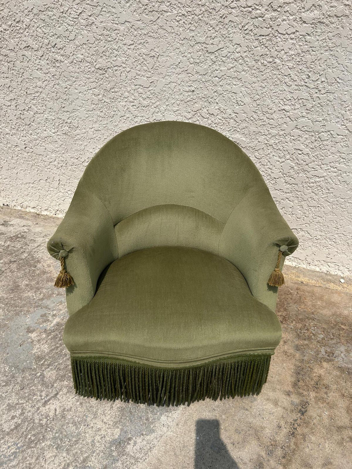 Paire de fauteuils crapaud vert vintage