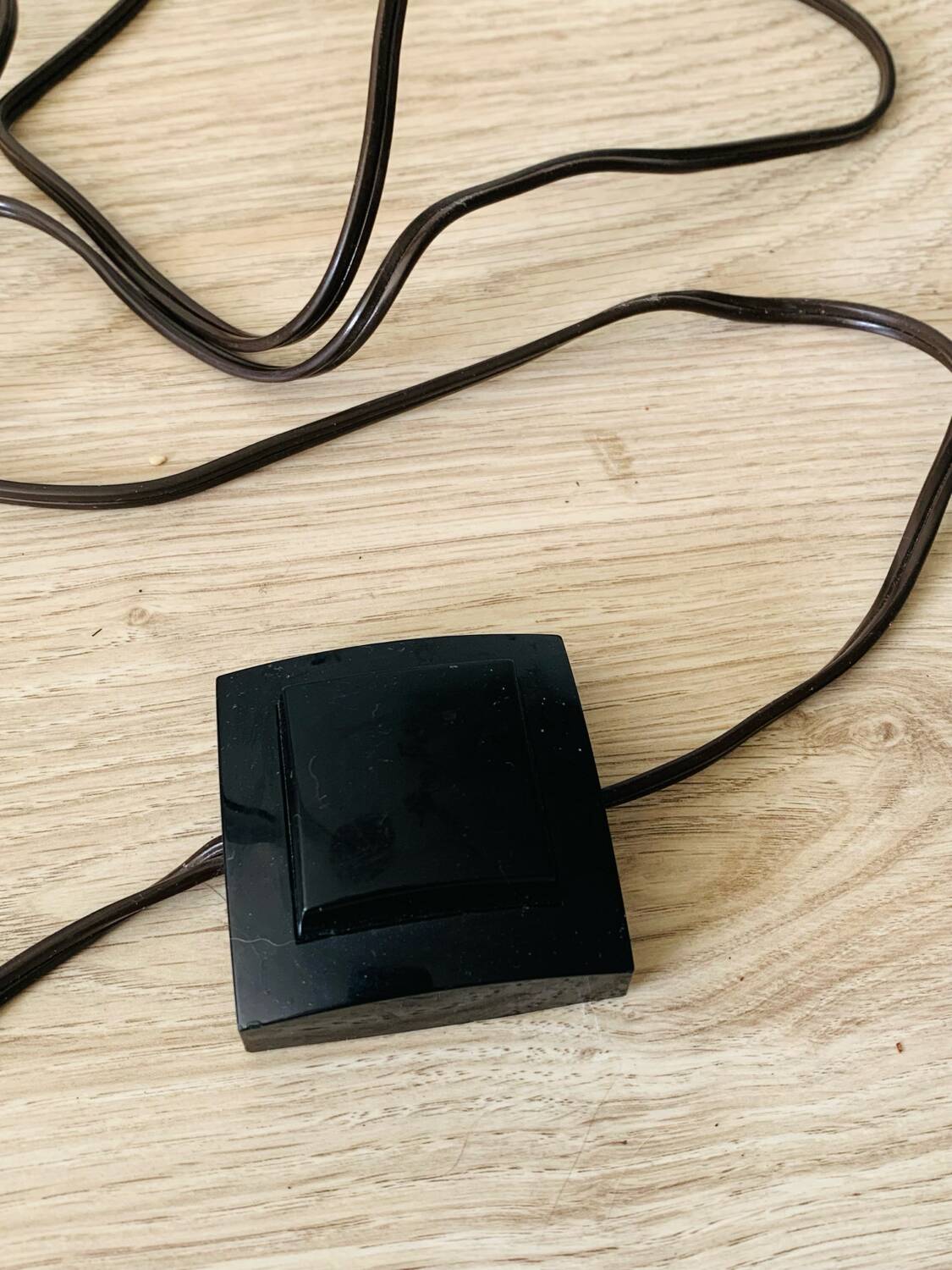 Lampadaire vintage en rotin et métal