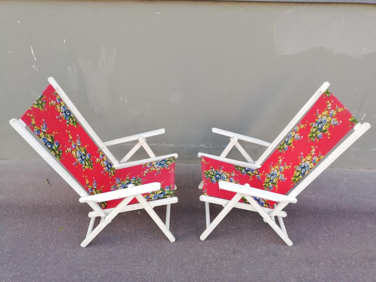 Pair of foldable garden chairs