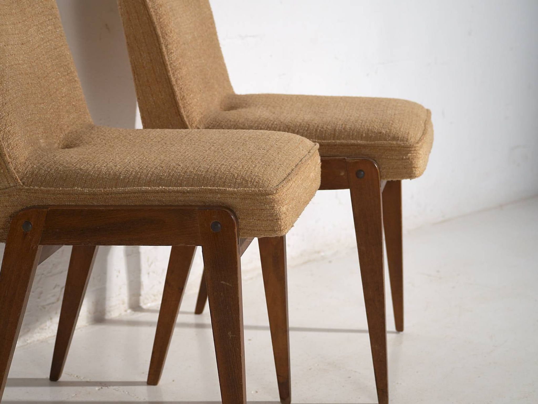 Mid Century style chairs (c.1940). Set of 2 pieces.