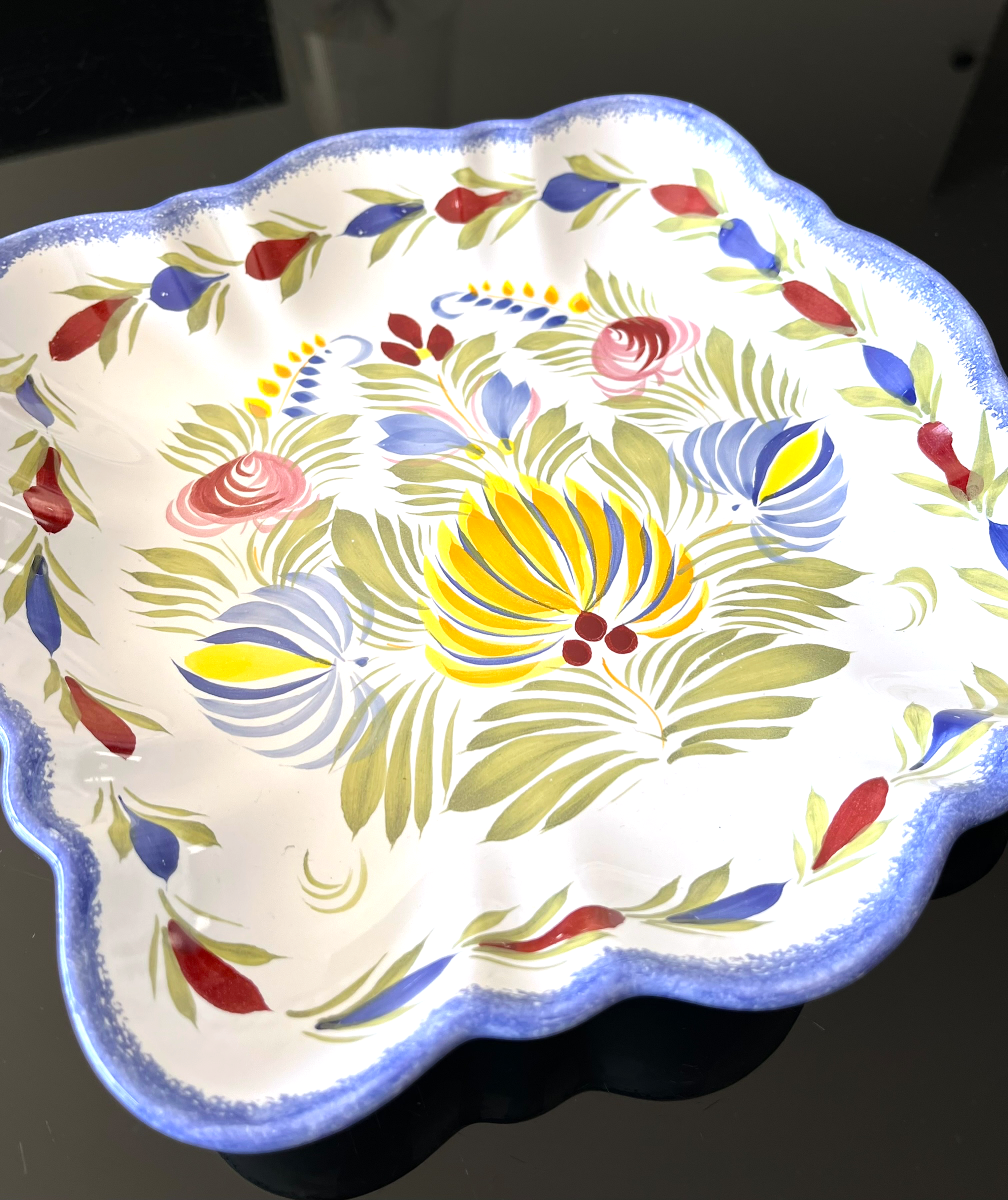 Shallow dish from Quimper pottery HB Henriot - floral decoration, Breton.