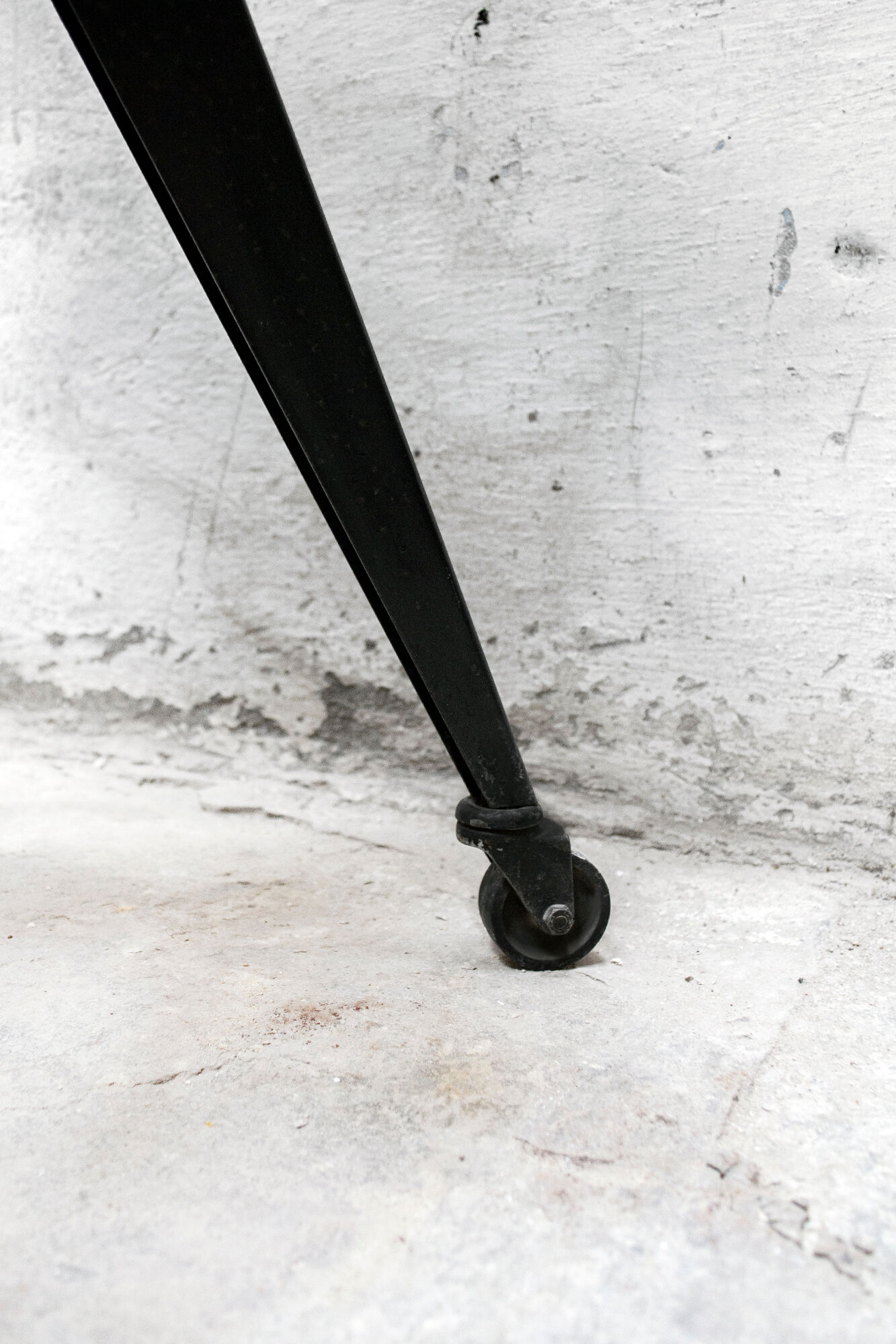 Iron and plexiglas bookcase with wheels, Italy 60s