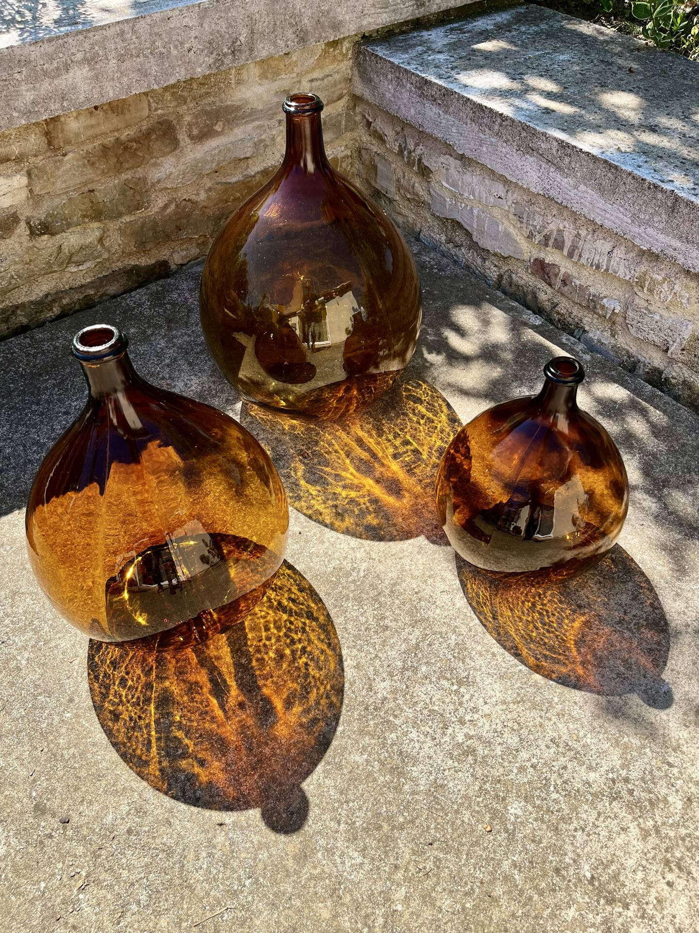 Lot de 3 dame-jeanne ambrées