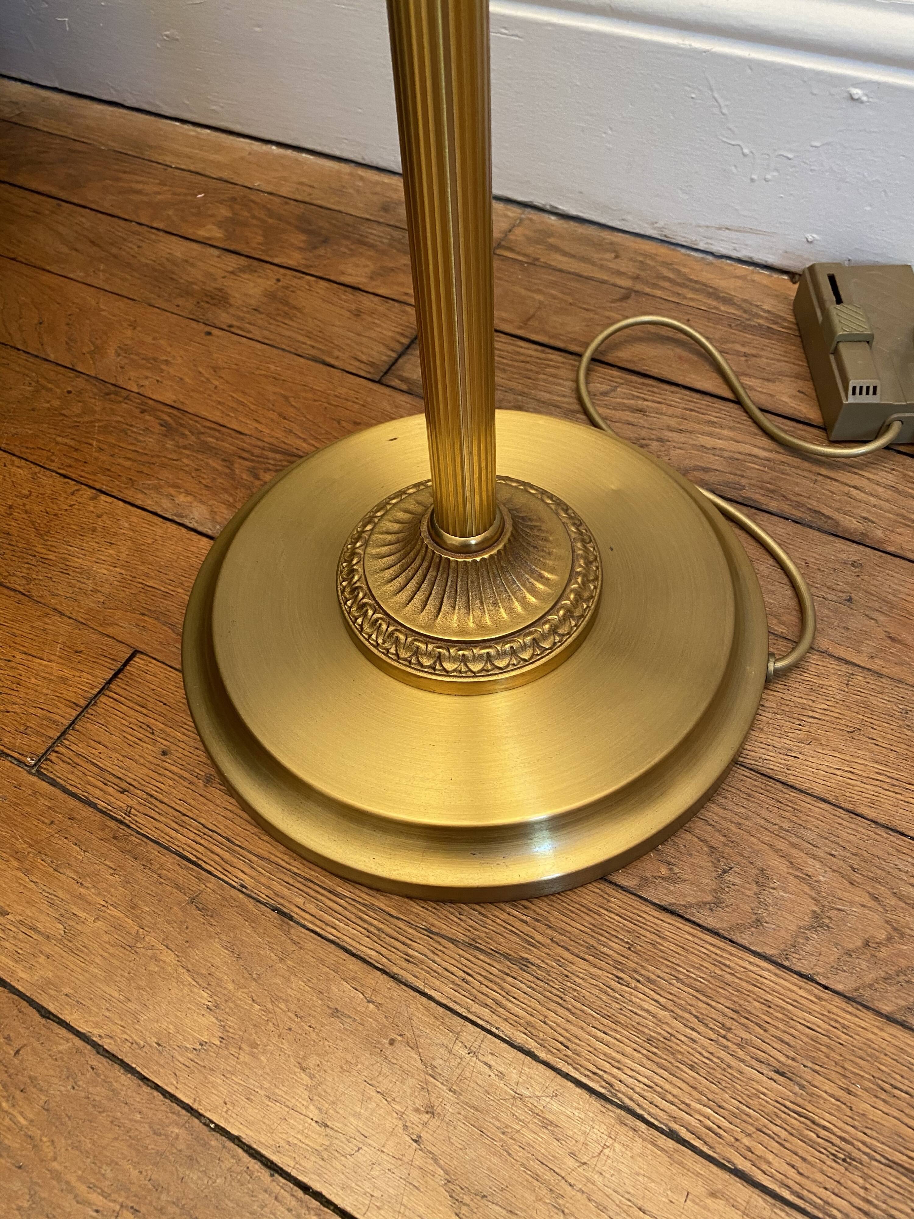 Lampadaire halogène style Louis XVI bronze et laiton, Lucien Gau