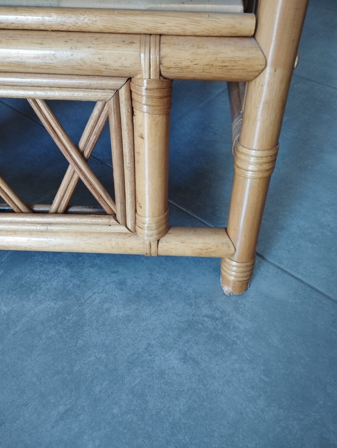 Vintage armchair in bamboo and rattan with a tartan pattern.