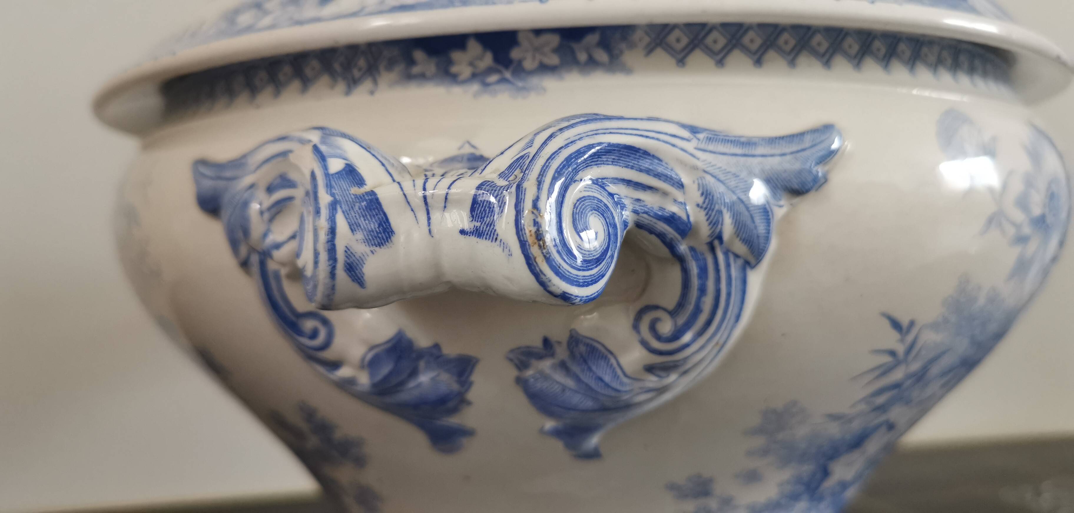 Sarreguemines U & C iron clay soup tureen "Jardinière" model