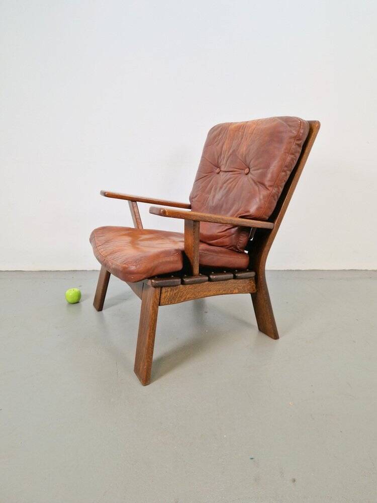Fauteuil en bois brutaliste avec revêtement en cuir marron, Allemagne, années 1960.