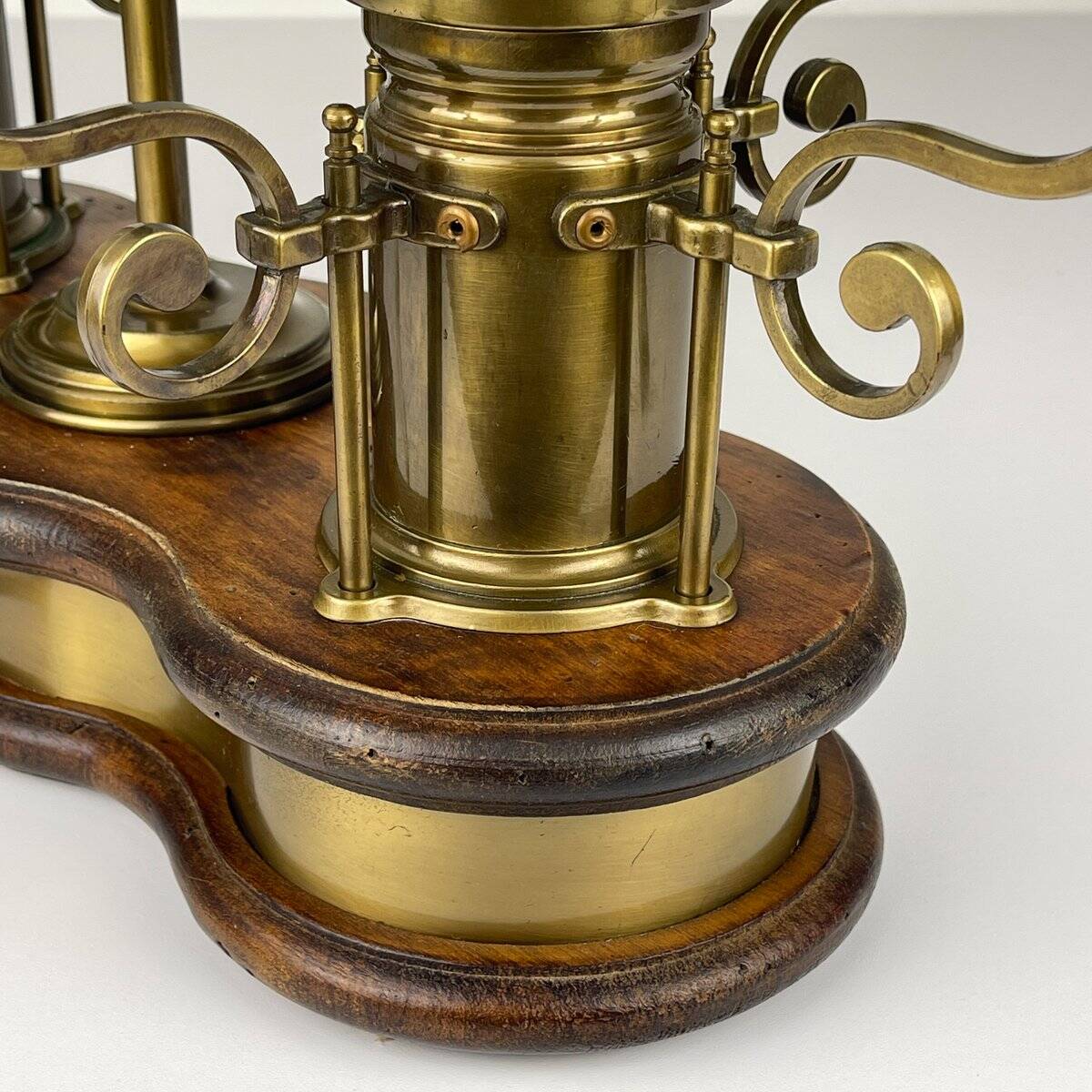 Lampe de table vintage en bois et laiton par Qvist & co, Suède, années 1970
