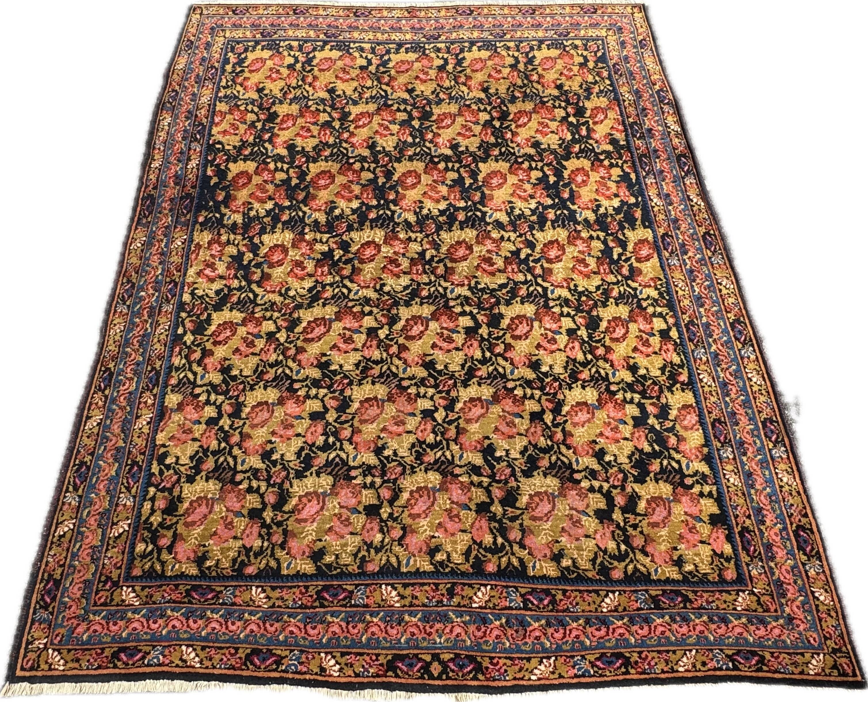 Old Persian Bidjar Gol-Farang carpet. 207x156 cm