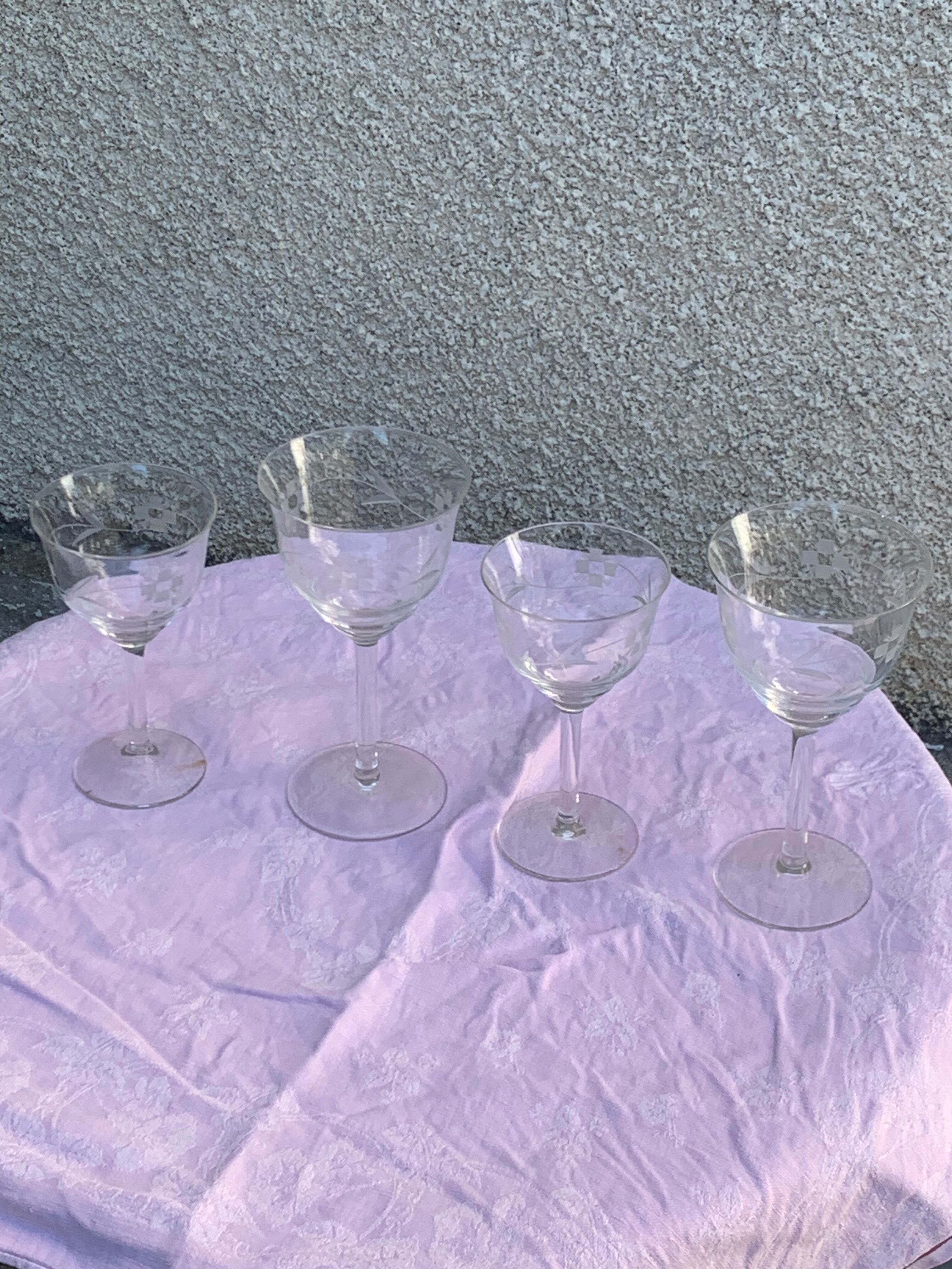 4 art deco wine glasses, chiseled floral pattern, glass and crystal