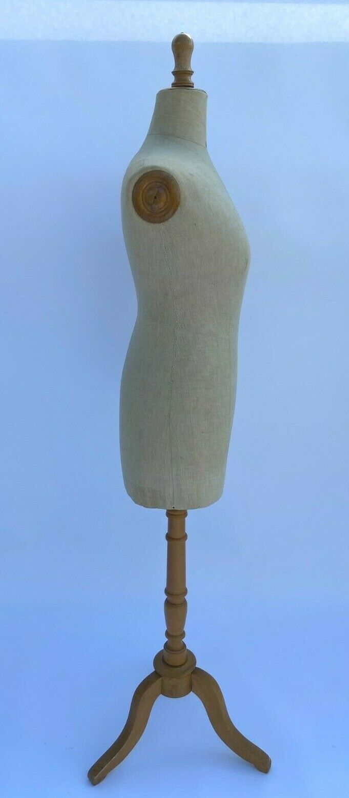 Mannequin of couture 1900 fabric structure wood