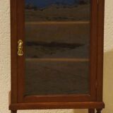 Mahogany veneer display case, opening with a door and a drawer, Louis XVI style - Very good condition