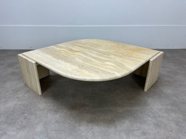 Table basse travertin forme œil par Roche Bobois