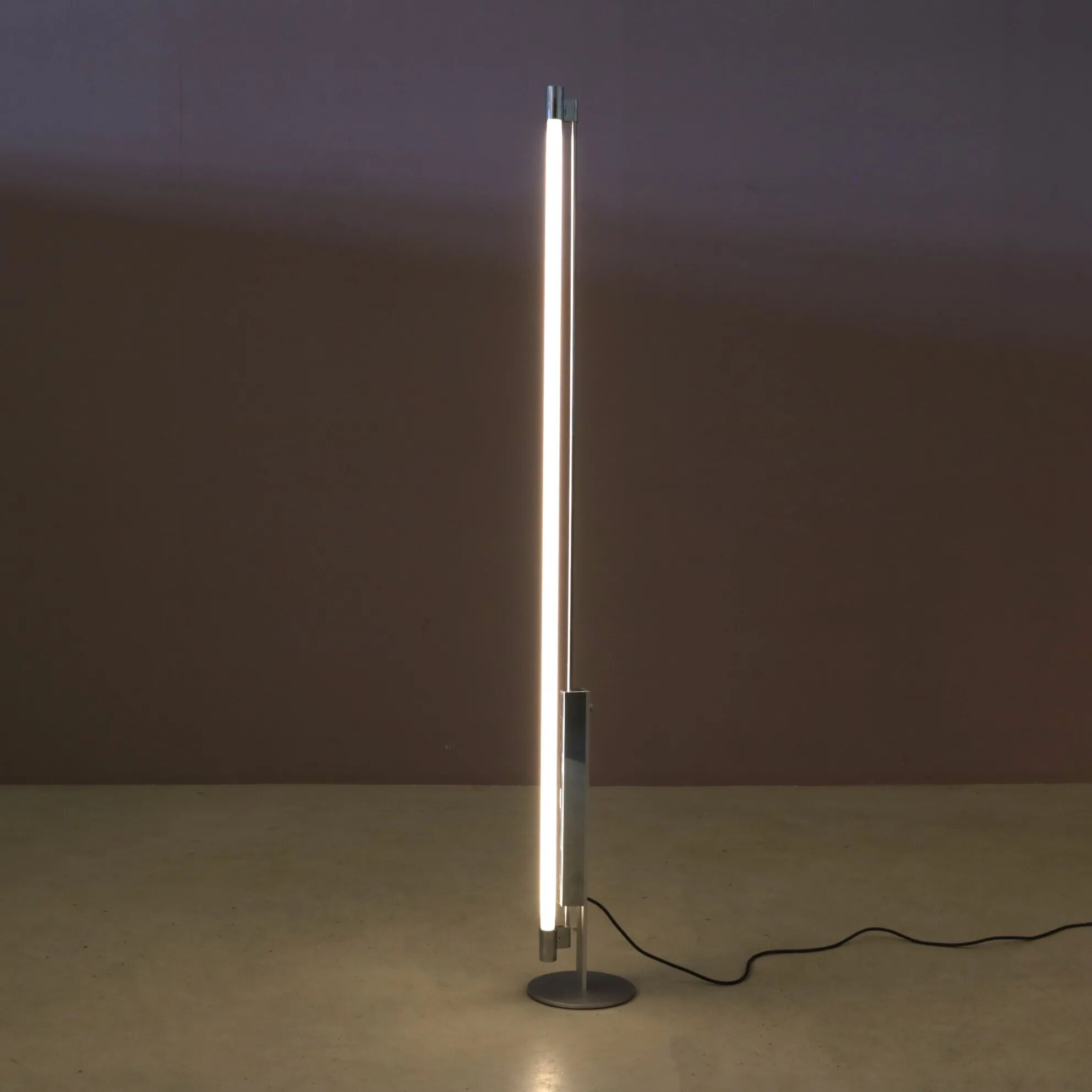 Lampe de sol Trapez en chrome des années 1990 avec tube blanc par Erwin Egli pour Ribag Suisse