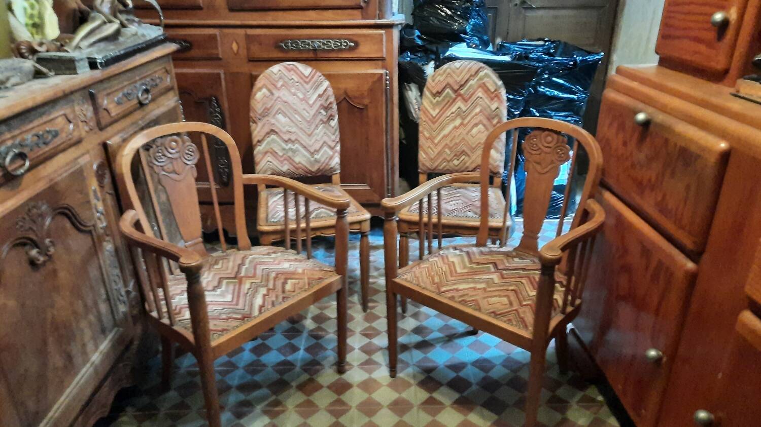 Art deco armchairs and chairs set