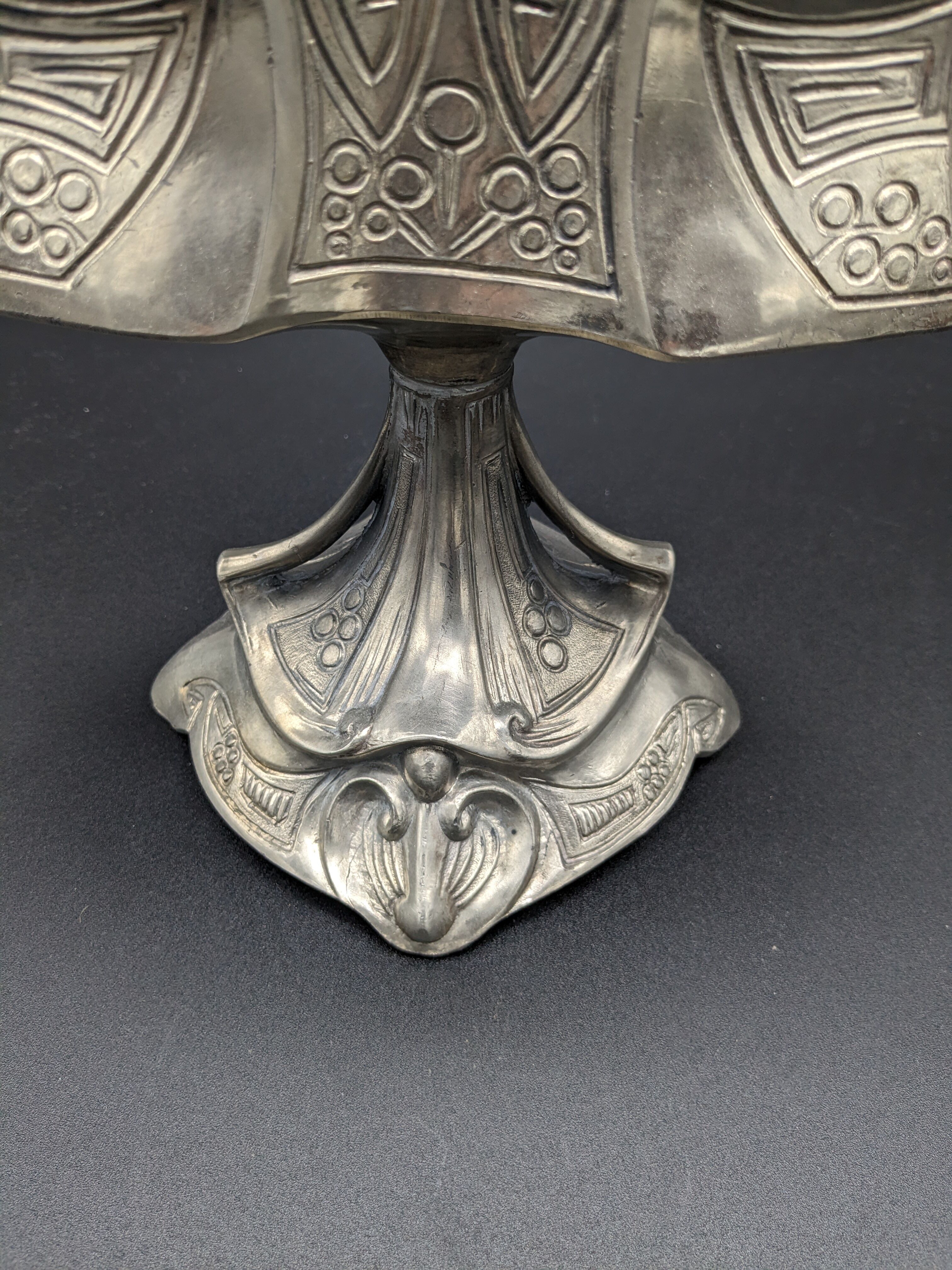 Art nouveau spades flowers incense design from the 20th century, Mauro Manetti