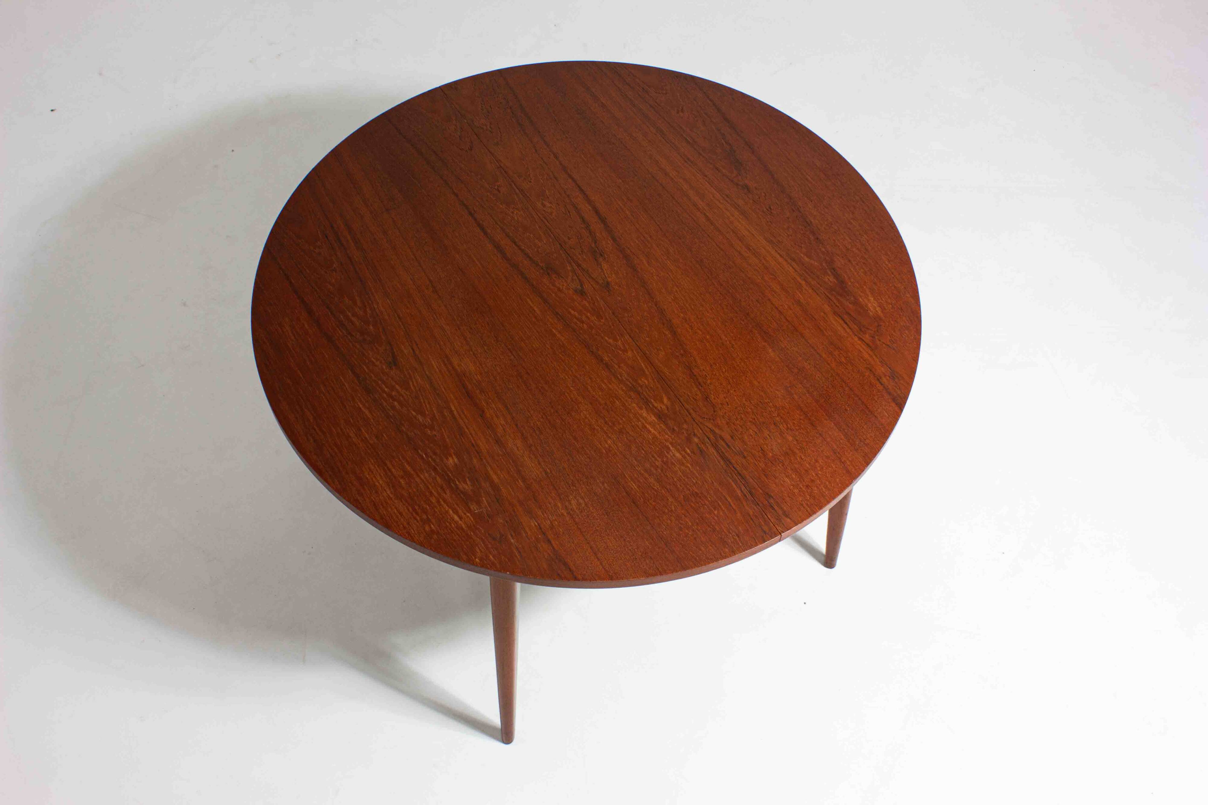 Table à manger ronde extensible en teck, Belgique années 60