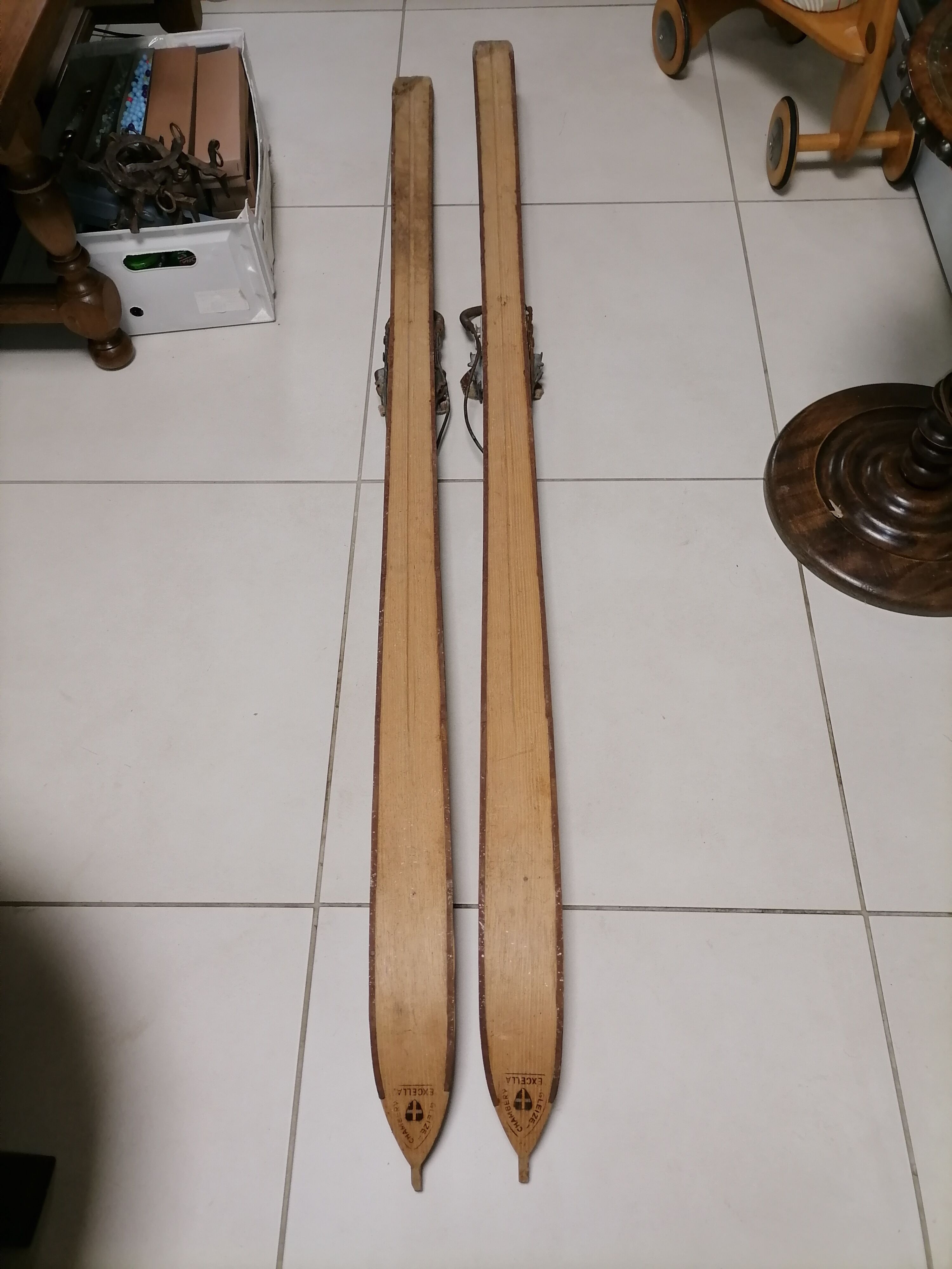 Pair of skis Chambéry Excella