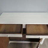 Off-white sideboard with 2 doors and 2 drawers