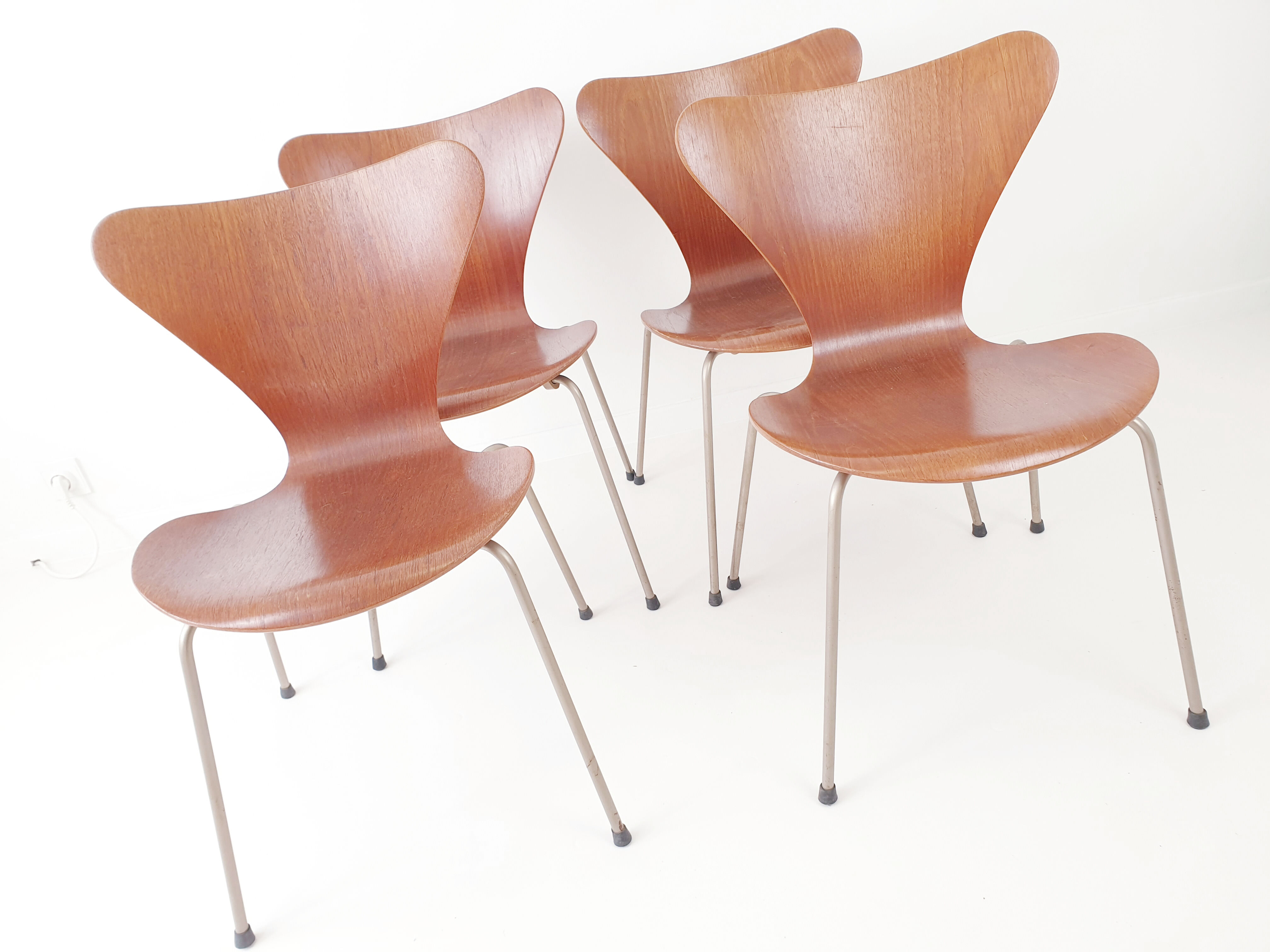 Set of 4 chairs teak by Arne Jacobsen Series 7 3107