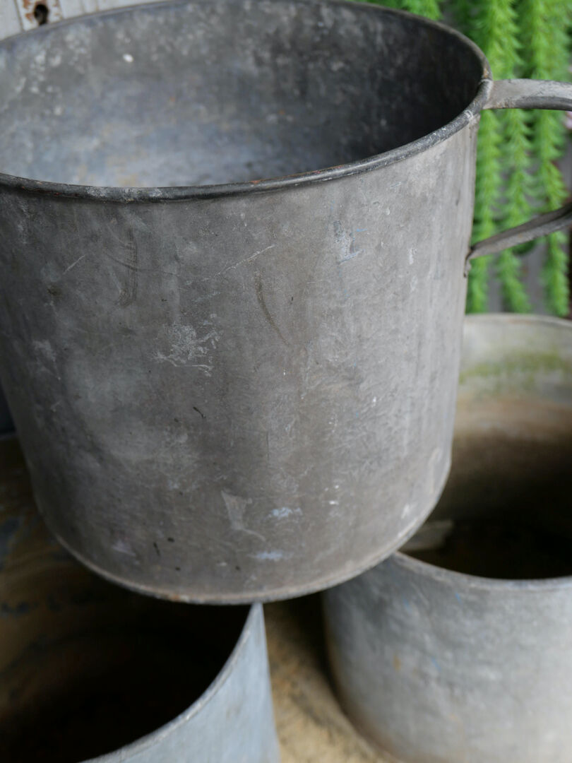 Zinc pot cache