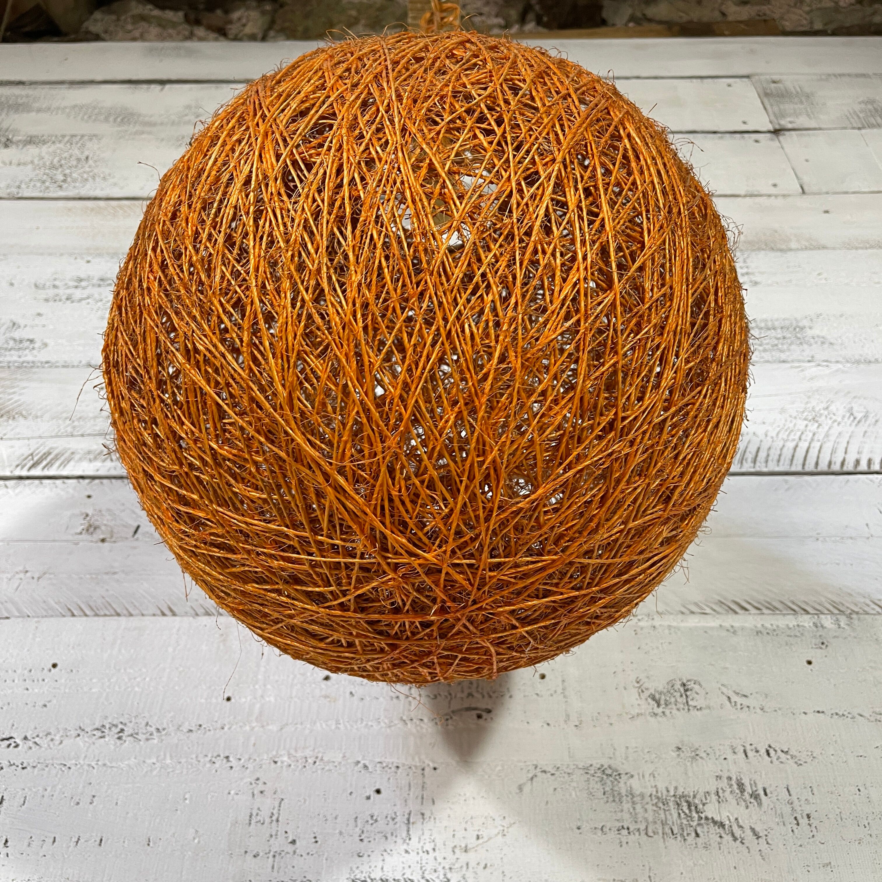 Vintage ball suspension