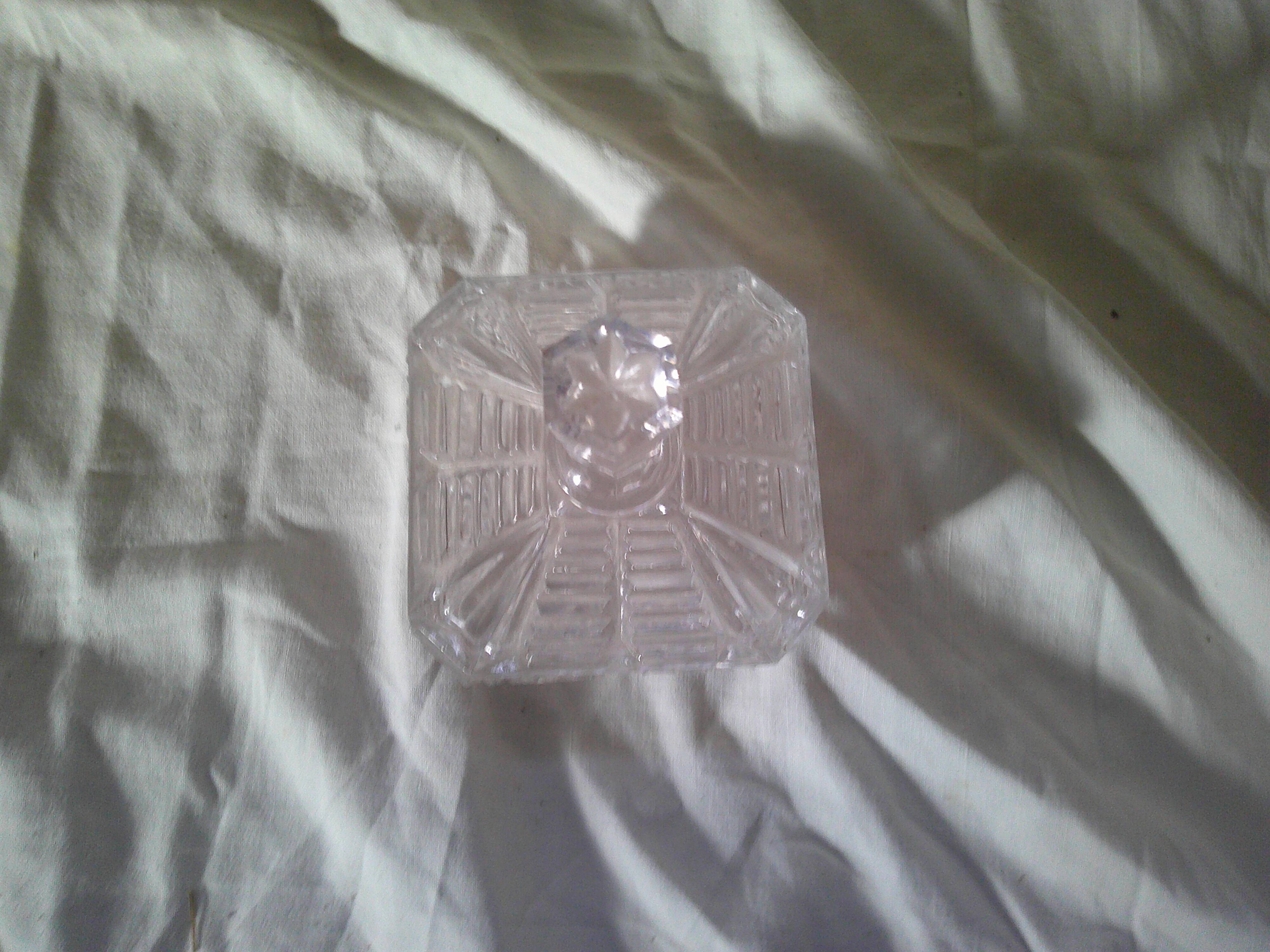 Bonbonnière carrée en cristal moulé
