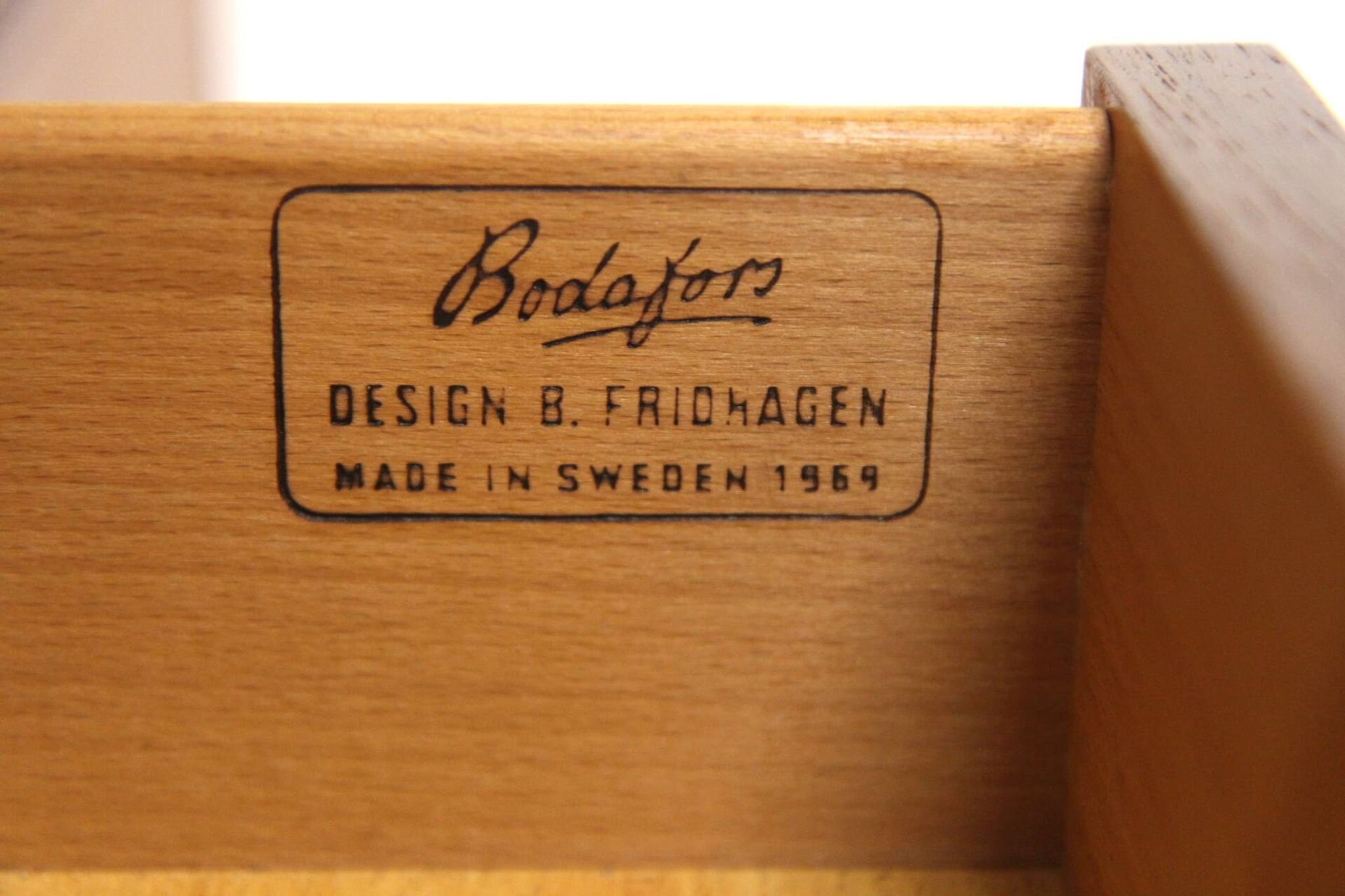 Scandinavian walnut bookcase by Bertil Fridhagen for Bodafors, Sweden, 1960
