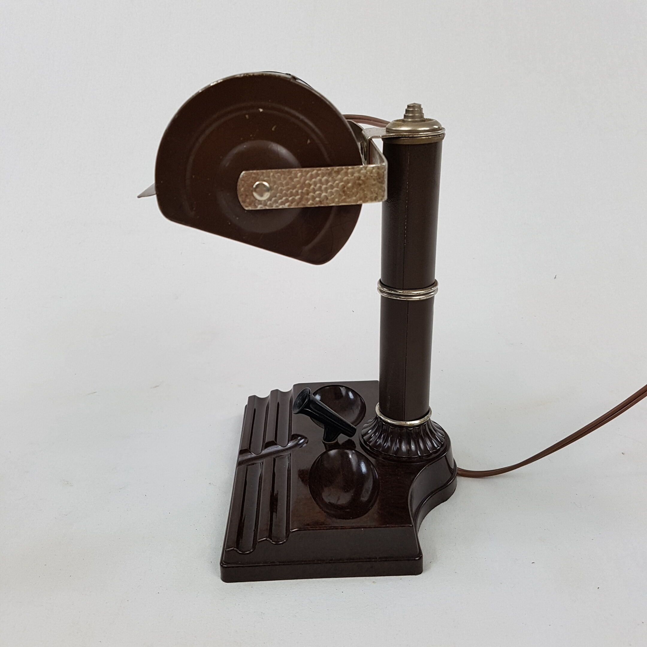 Style in brown bakelite altas appliance brookli banker desk lamp