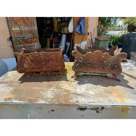 2 cast iron planters from 1900 from Charleville-Mézières, rockery style