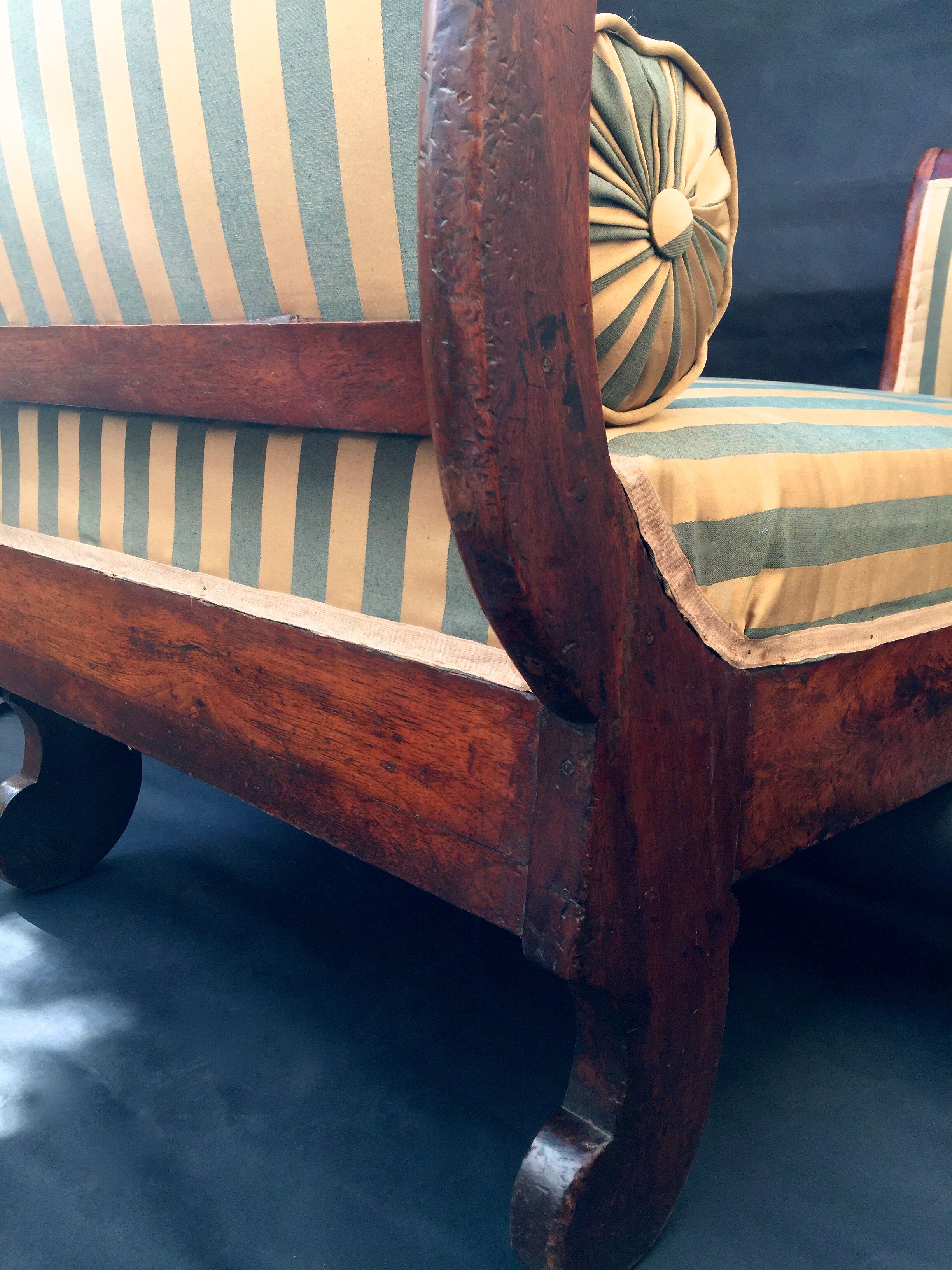 Walnut recamier bench Napoleon III daybed mid-nineteenth century