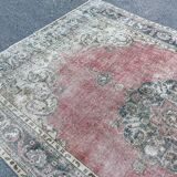 Pale pink rug with medallion