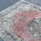 Tapis rose pâle avec médaillon