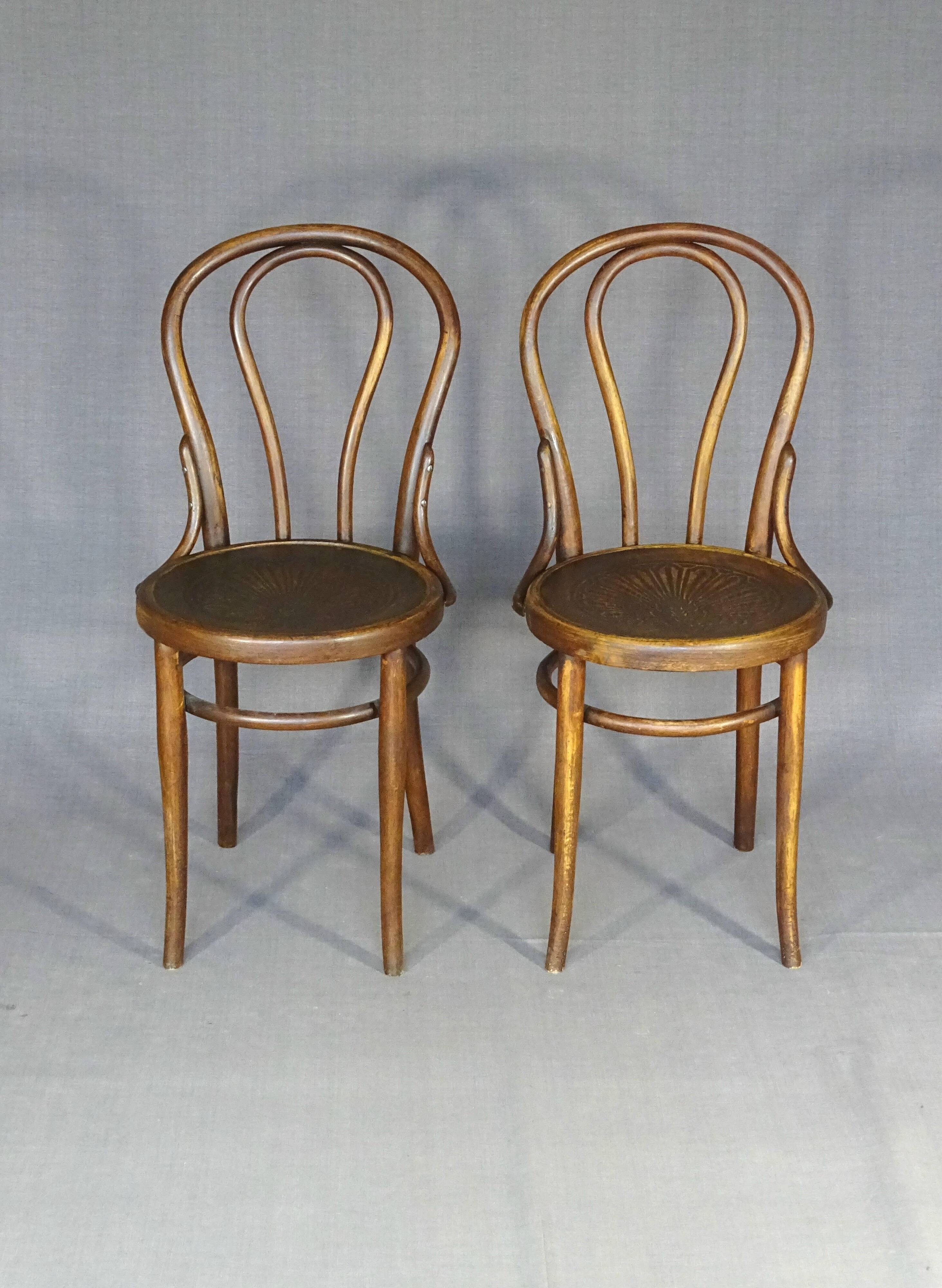 Pair of kohn n°18 1/2 bistro chairs from 1900, wooden seat - no thonet -