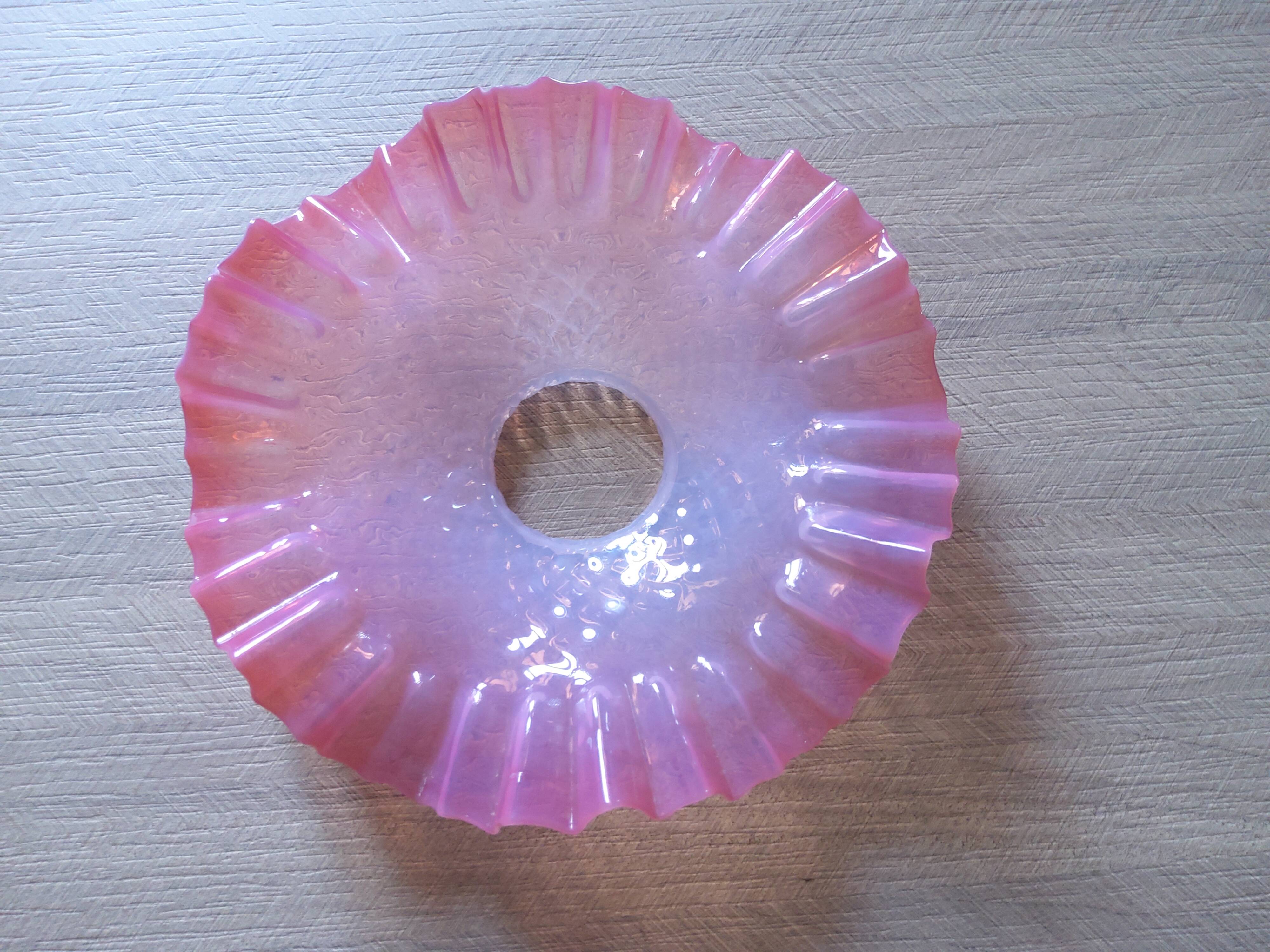 plafonnier rose vintage en verre