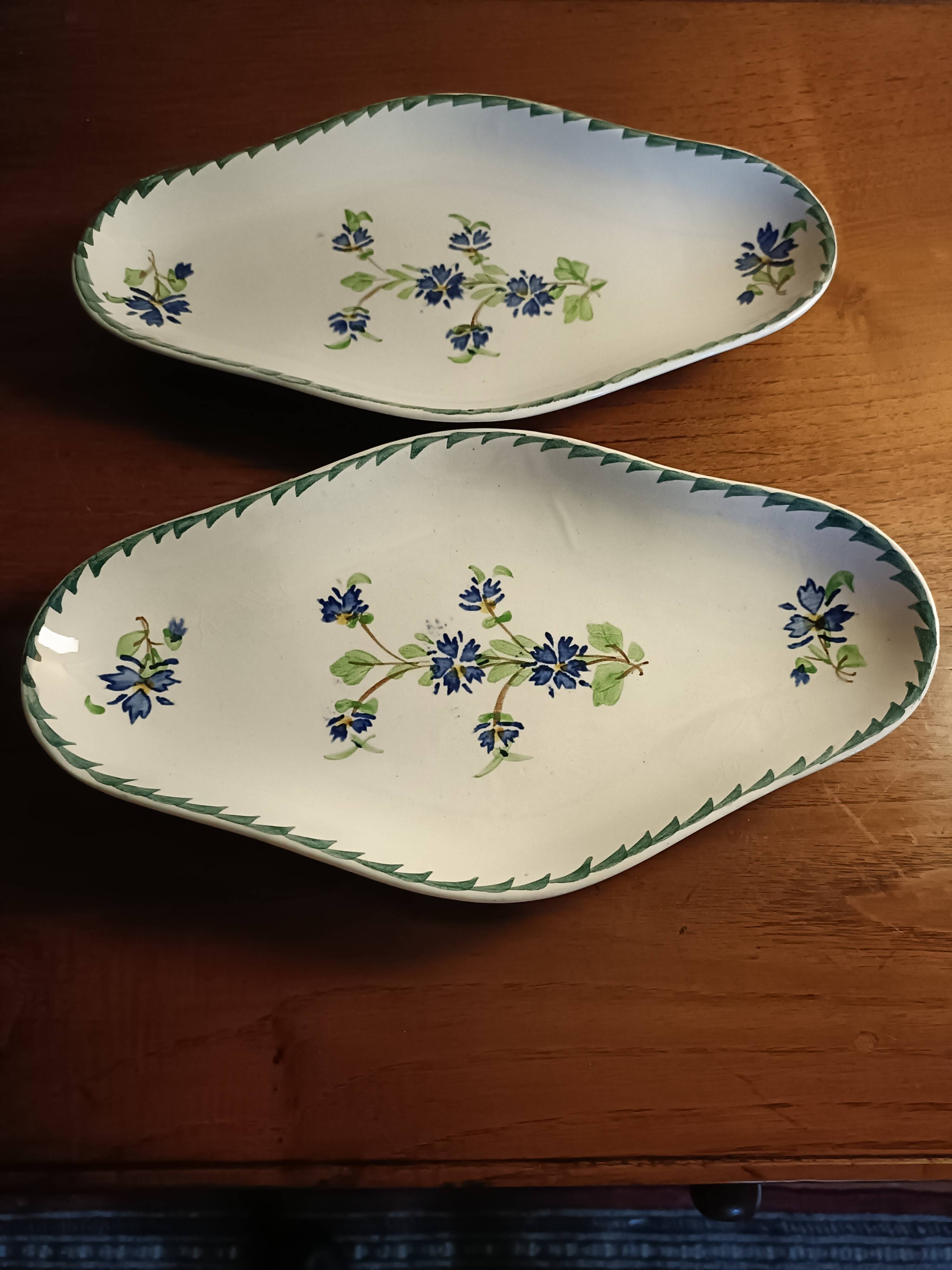 Two iron clay bowls decorated with cornflowers.
