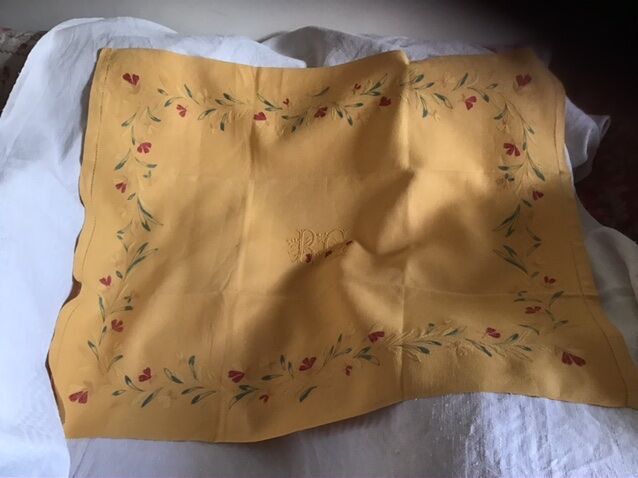 Yellow linen table centre
