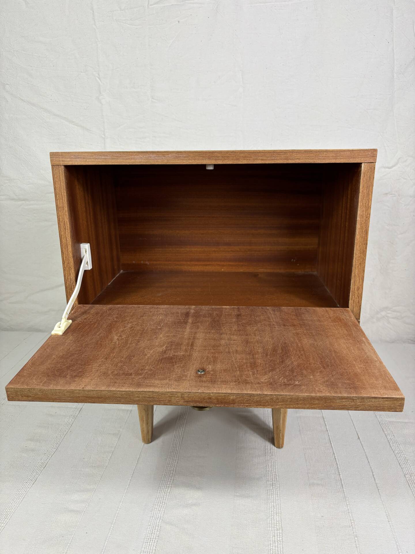 Table de chevet vintage en bois – Esprit années 50/60