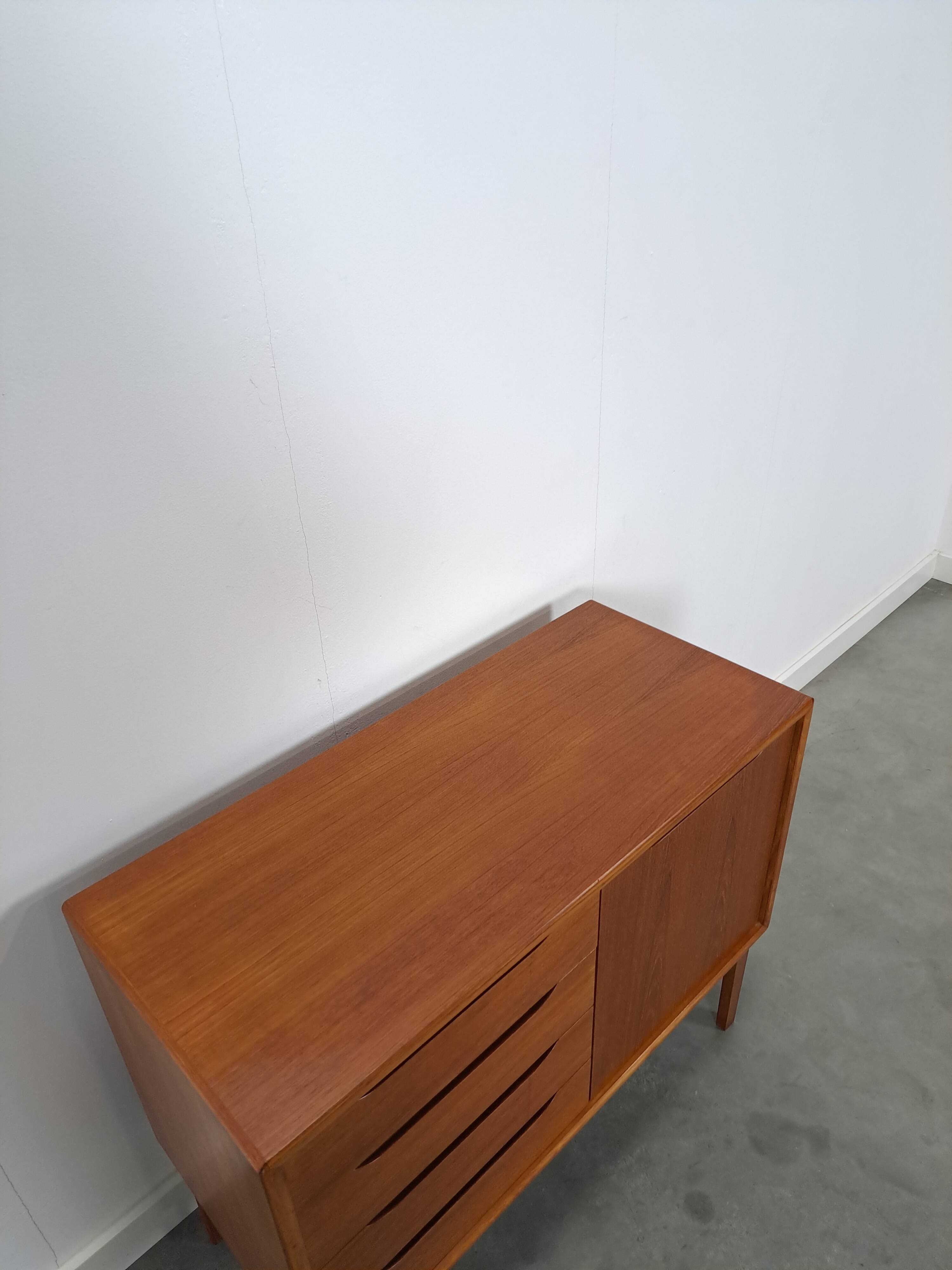 Teak Deens dressoir met lades vintage