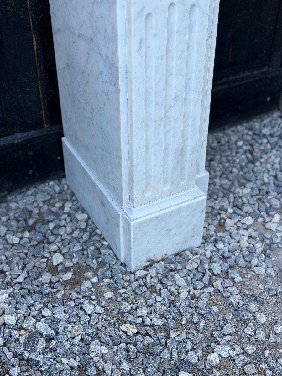Louis XVI style fireplace in white Carrara marble, circa 1880.