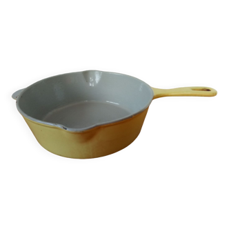 Enamelled cast iron pan