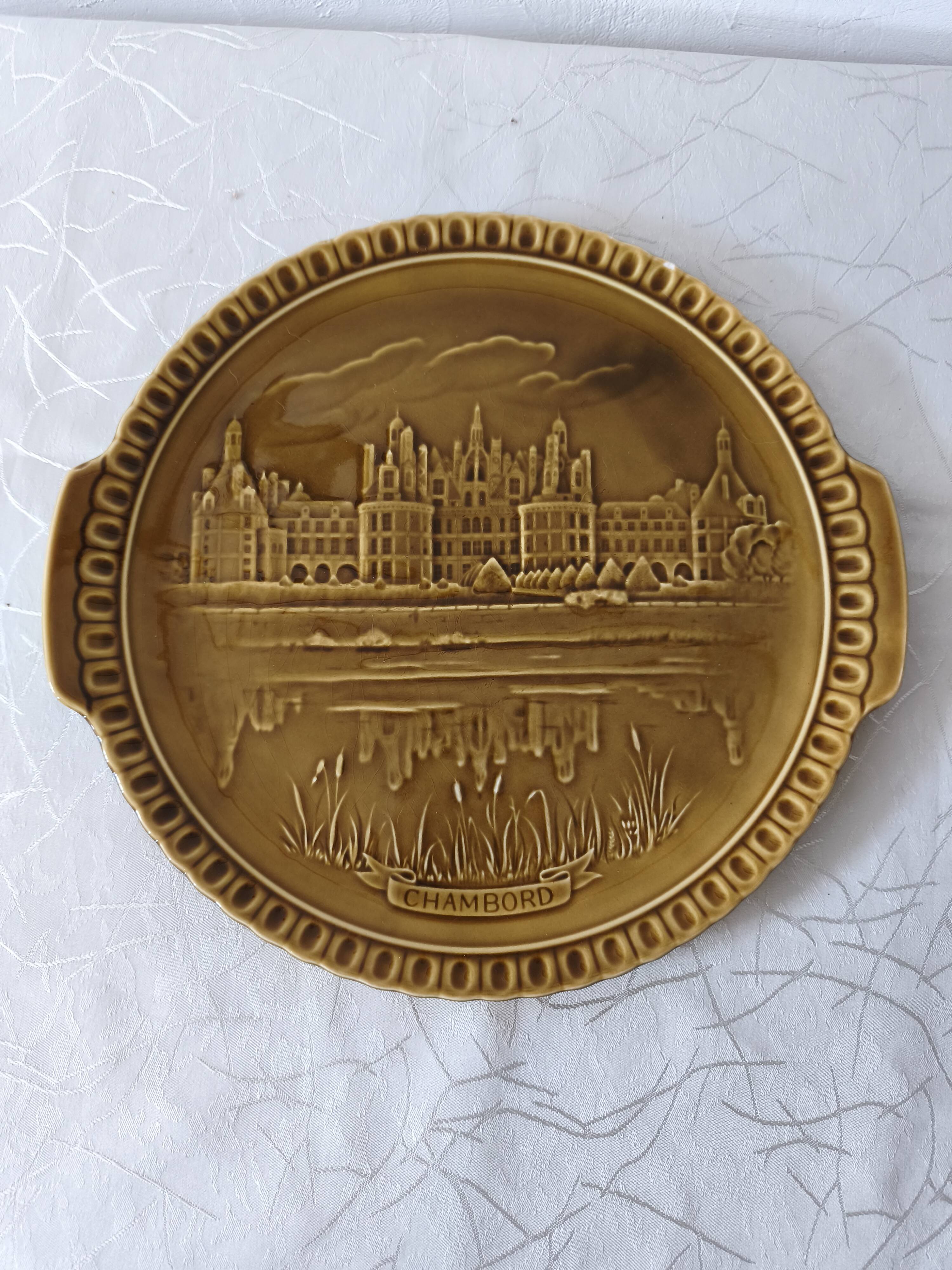 Plat de présentation vintage en faïence de Gien création spéciale Chambord