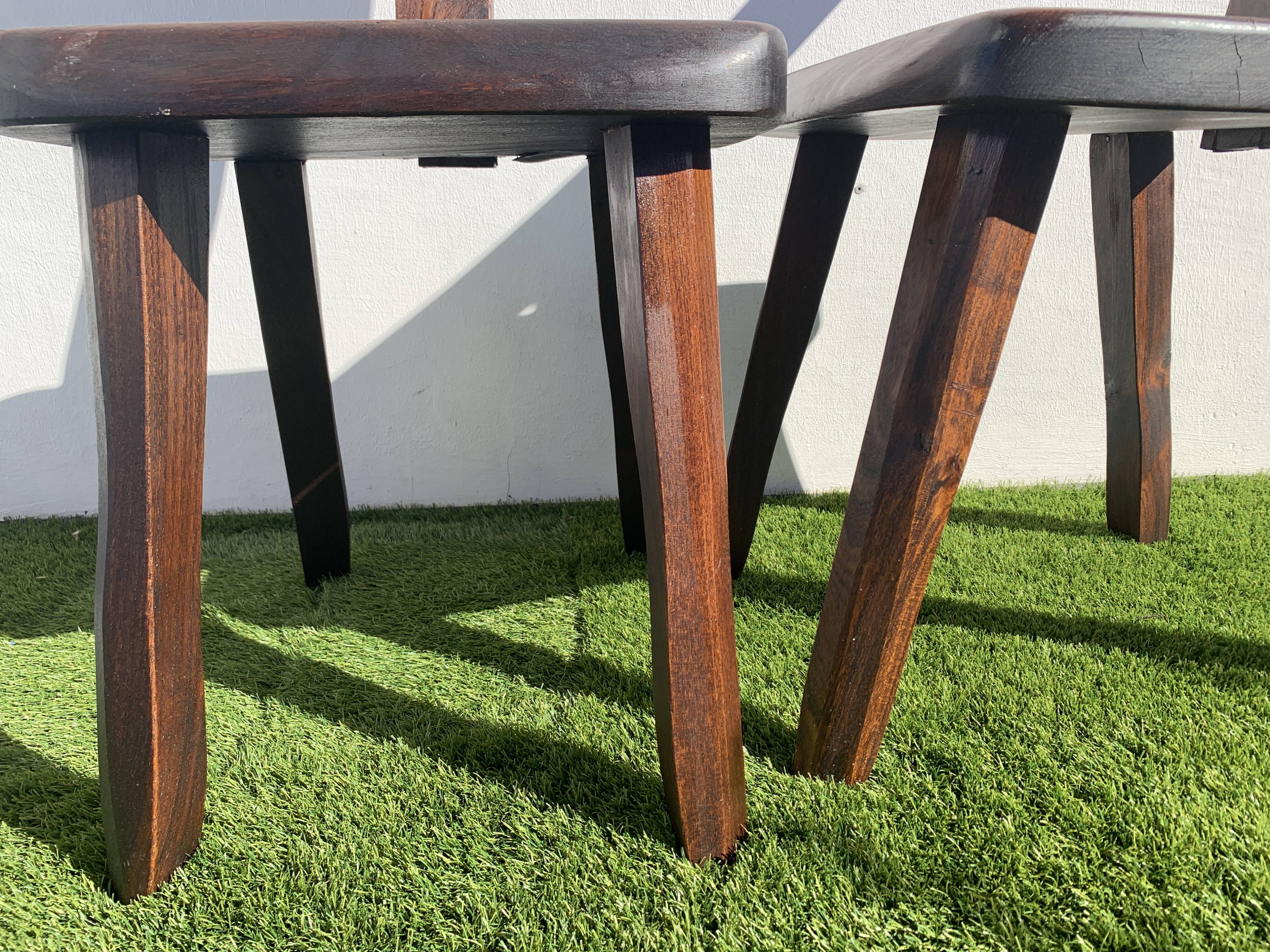 Pair of brutalist T-shaped chairs, solid Aranjou elm, design Olavi Hanninen, 1970