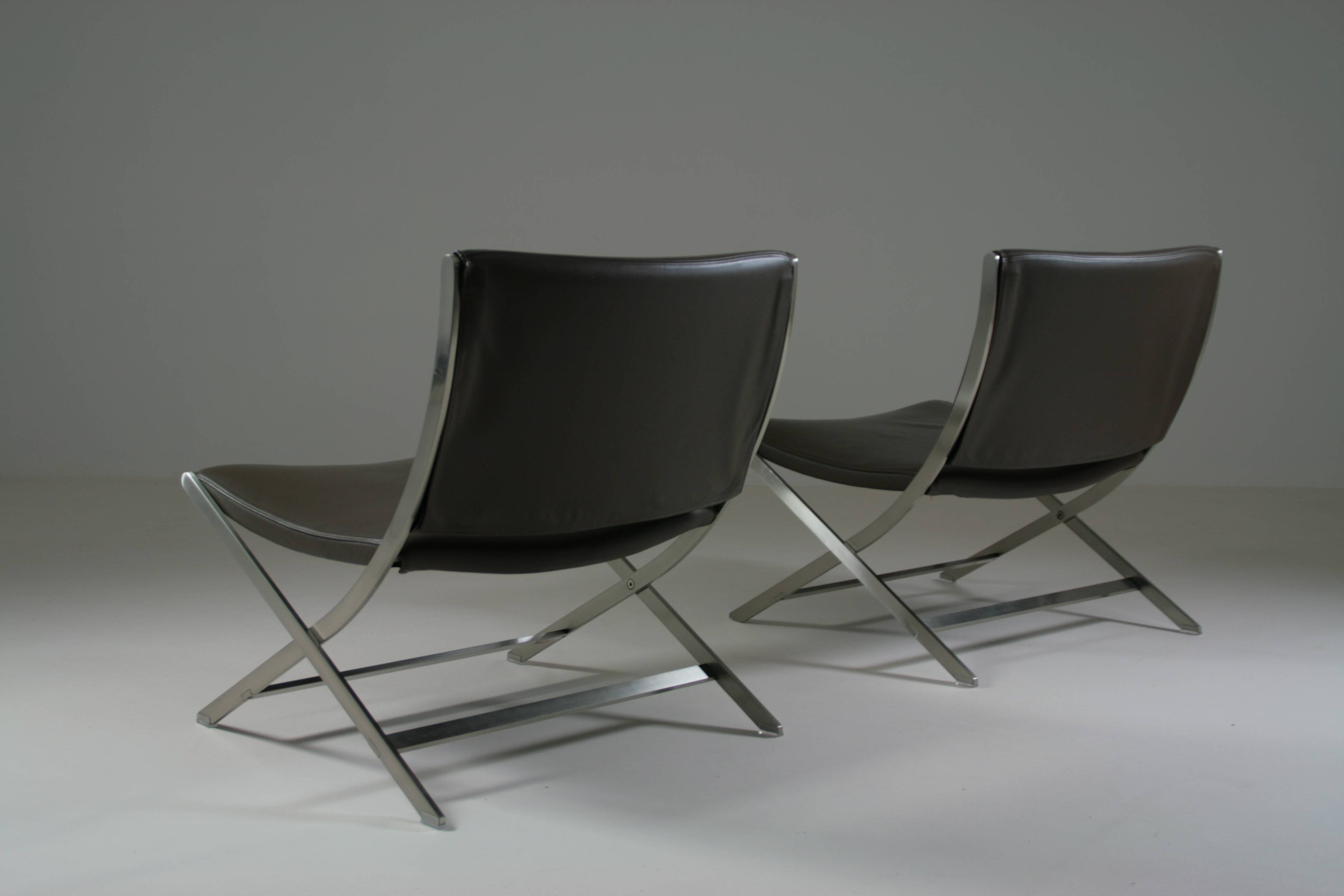 Pair of Flexform leather low chairs, Peter model, by Antonio Citterio