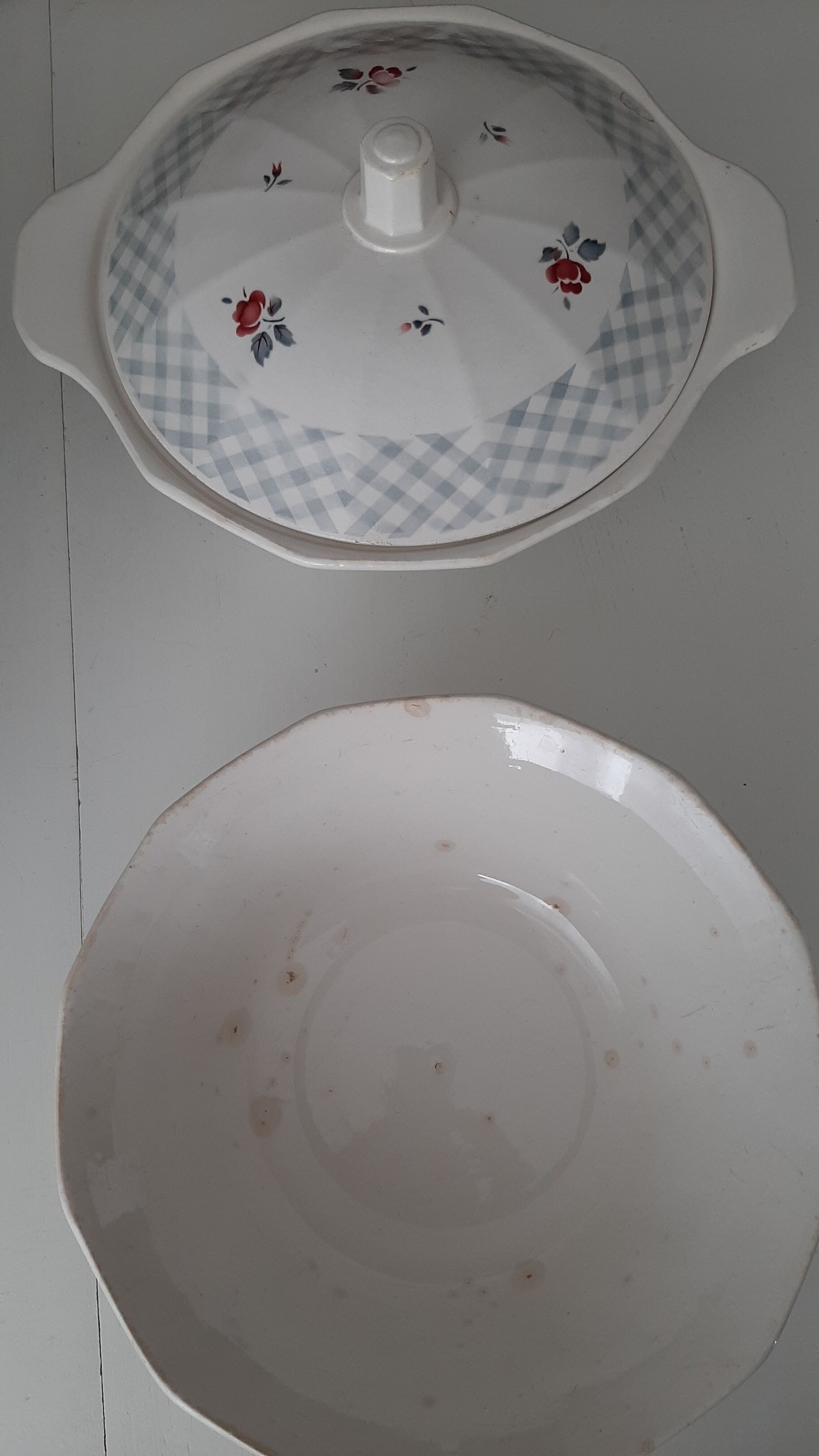 Set of retro dishes