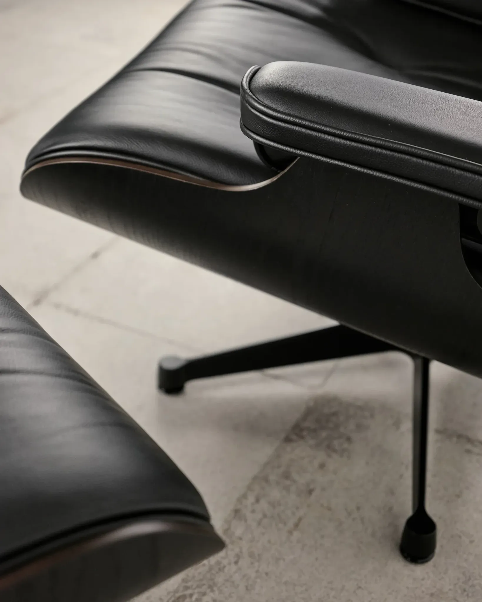Lounge Chair and ottoman in black leather by Charles & Ray Eames, Vitra